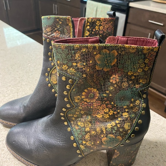 Spring step boots - Picture 2 of 2